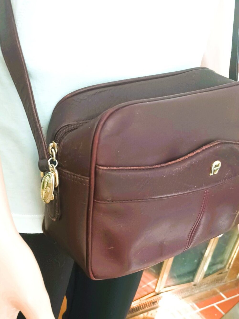 Vintage Aigner Leather Crossbody Bag Oxblood Adjustable Strap Purse Handbag - Picture 3 of 15